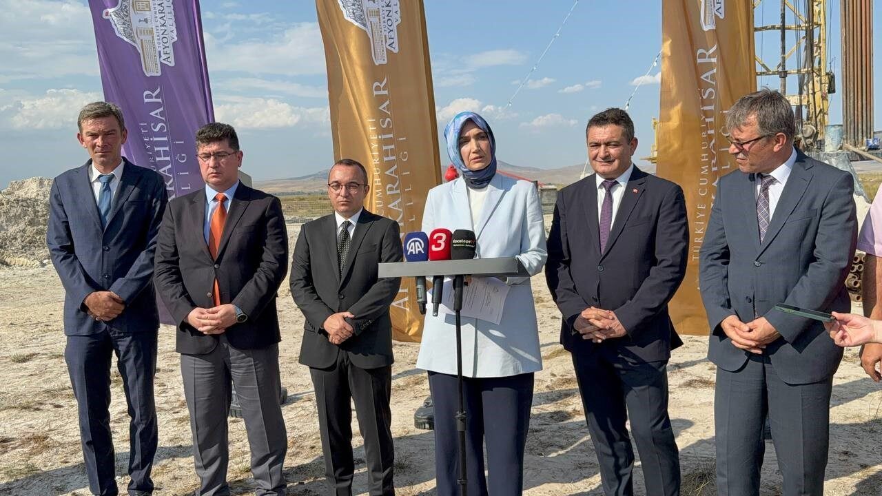Afyonkarahisar Valisi Yiğitbaşı, kentin jeotermal seracılıktaki başarısına dikkat çekerek, "Organize