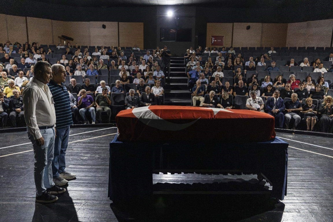 Eski Dokuz Eylül Üniversitesi (DEÜ) Rektörü Prof. Dr. Emin Alıcı,