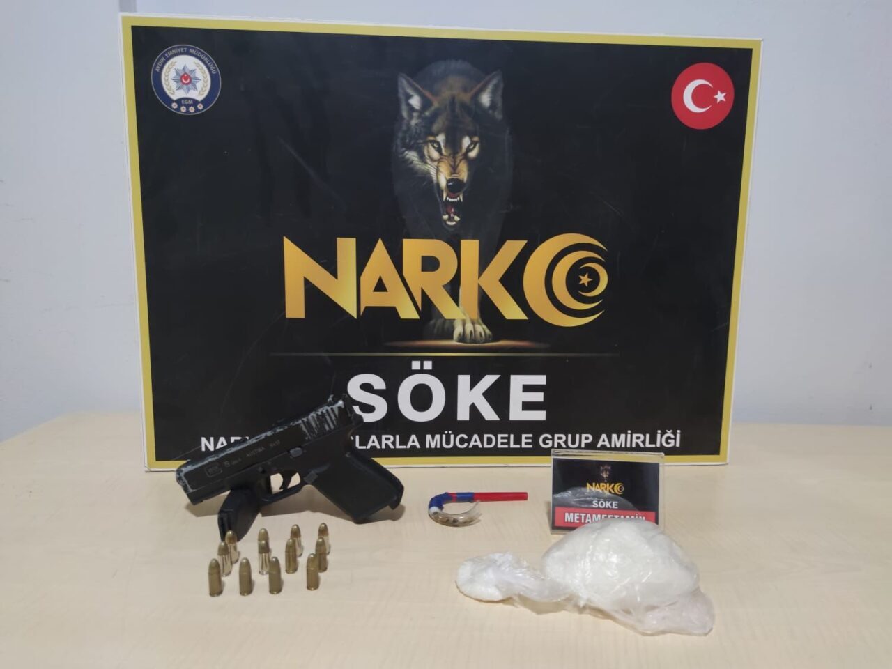 Aydın'ın Söke ilçesinde düzenlenen operasyonda evinde uyuşturucu ele geçirilen zanlı