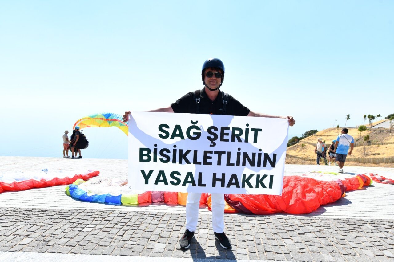 Fethiye Belediye Başkanı Alim Karaca, trafikte bisikletlilerin haklarına dikkat çekmek