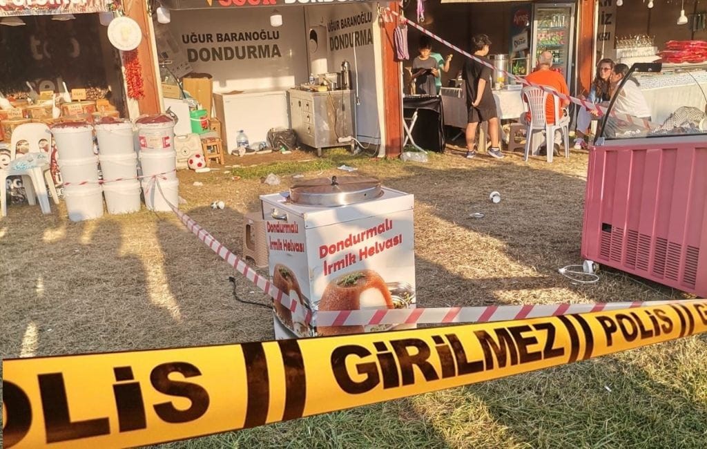 İstanbul Beykoz'da düzenlenen festivalde, bir dondurma standında çalışan 18 yaşındaki