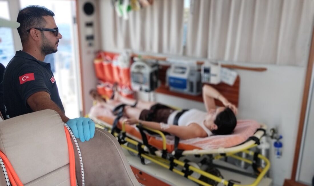 Muğla’nın Bodrum ilçesi açıklarında teknede fenalaşan Meksikalı turiste tıbbi tahliye