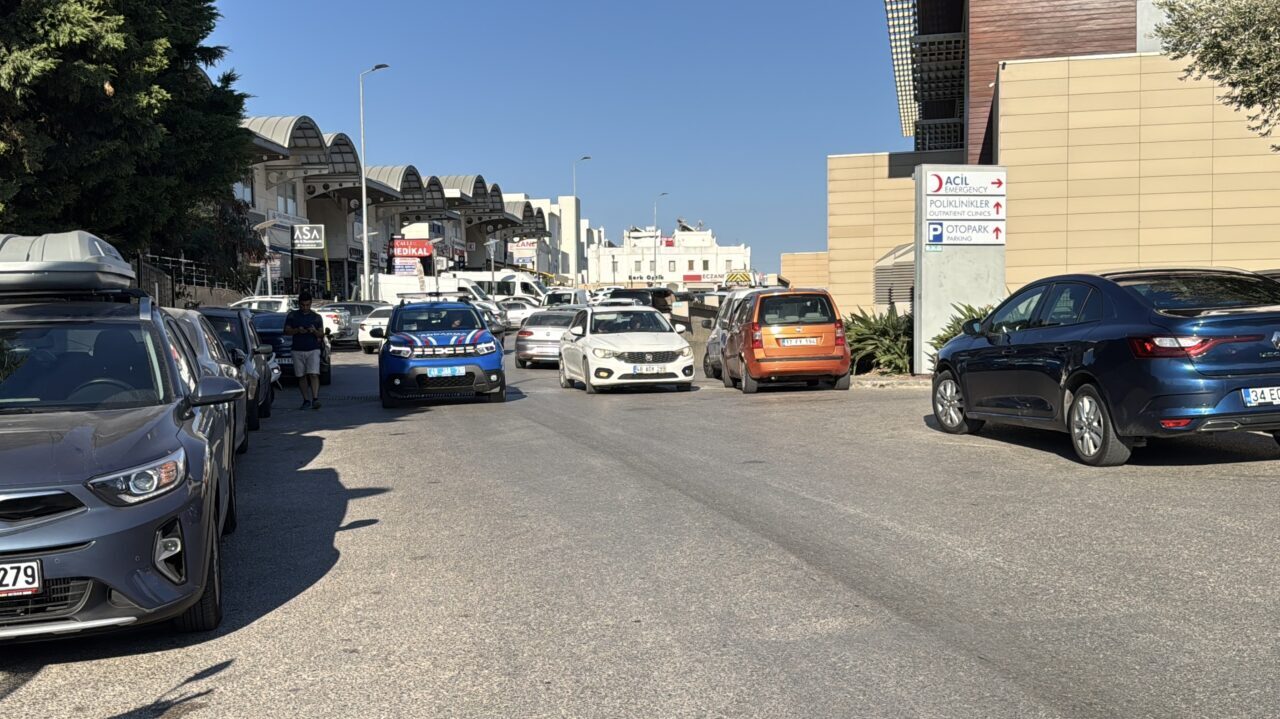 Muğla'nın Bodrum ilçesinde çıkan bıçaklı kavgada, 1 kişi hayatını kaybetti,