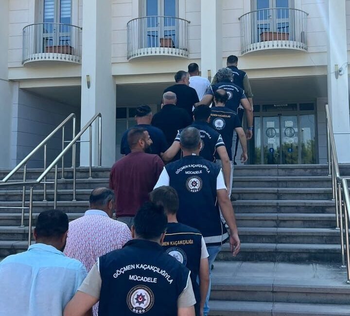 Muğla'nın Bodrum ilçesinde göçmen kaçakçılığı iddiasıyla gözaltına alınan 7 zanlı