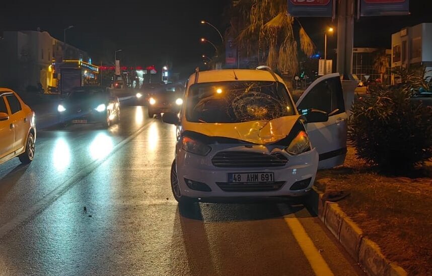 Muğla'nın Bodrum ilçesinde yolun karşısına geçmeye çalışan kadın otomobilin çarpması