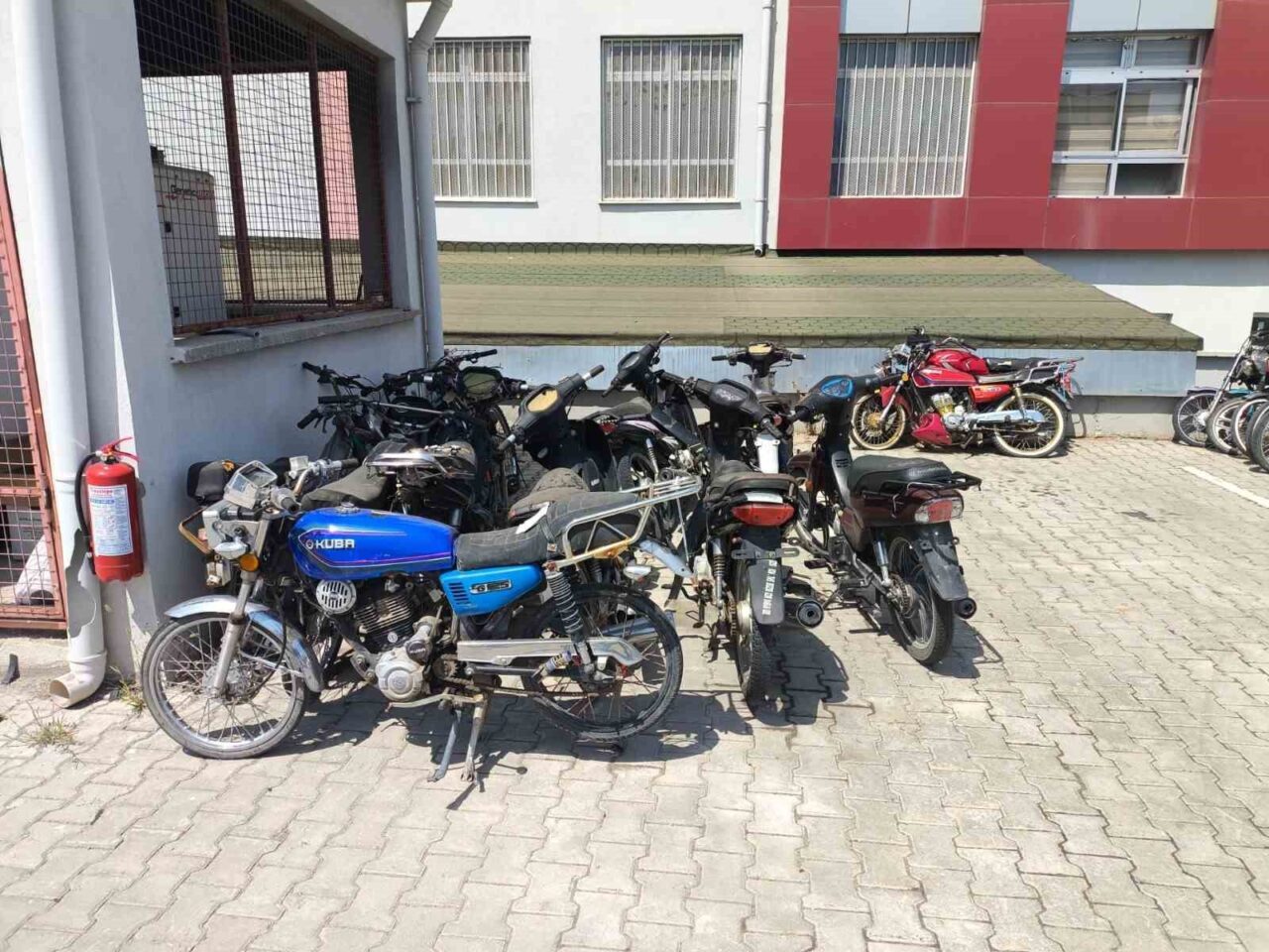 Bolvadin İlçe Emniyet Müdürlüğü ekipleri yaz aylarında artan motosiklet kullanımına