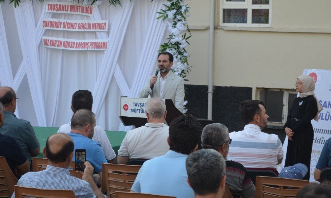 Çukurköy Mahallesi’nde anlamlı program Kütahya’nın Tavşanlı ilçesine bağlı Çukurköy Mahallesi’nde bulunan Diyanet Gençlik Merkezi