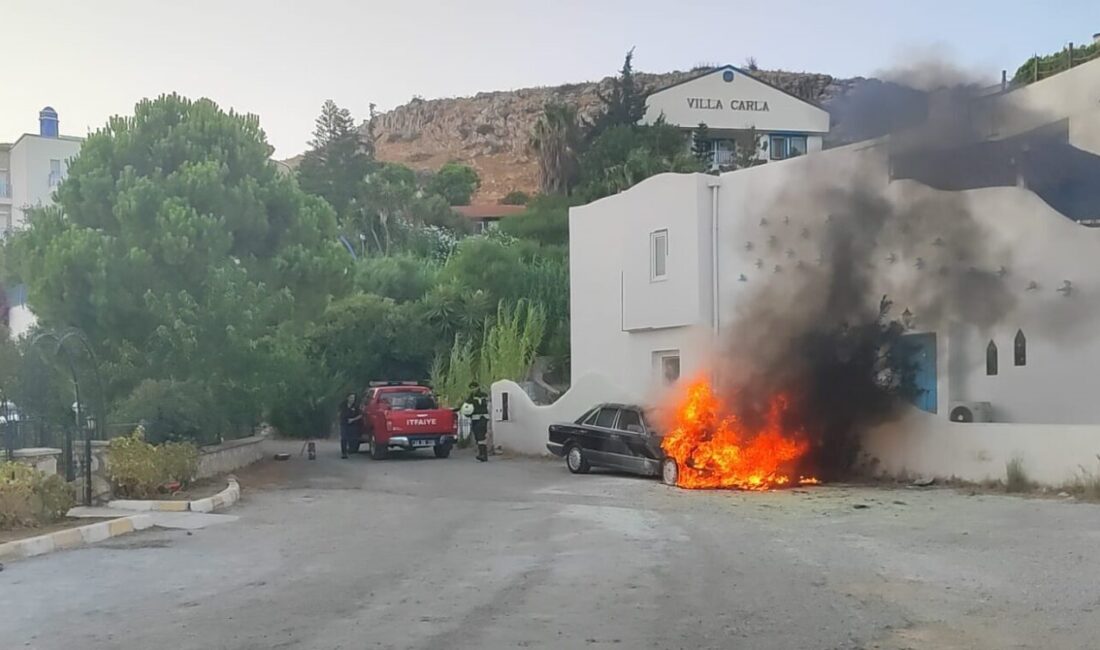 Muğla'nın Datça ilçesinde, park halindeki otomobilde çıkan yangın söndürüldü.
