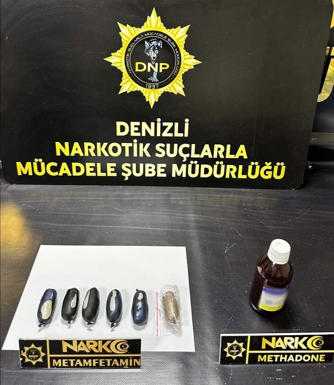 Denizli'de uyuşturucu operasyonunda gözaltına alınan 3 şüpheliden 2'si tutuklandı.