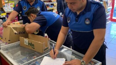 Afyonkarahisar’ın Dinar ilçesinde faaliyet gösteren tüm marketlere yönelik zabıta ekipleri