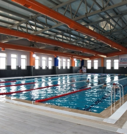Çobanlar’da yüzme havuzu açılacak! Afyonkarahisar’ın Çobanlar ilçesinde, Gençlik ve Spor Bakanlığı tarafından hayata geçirilen