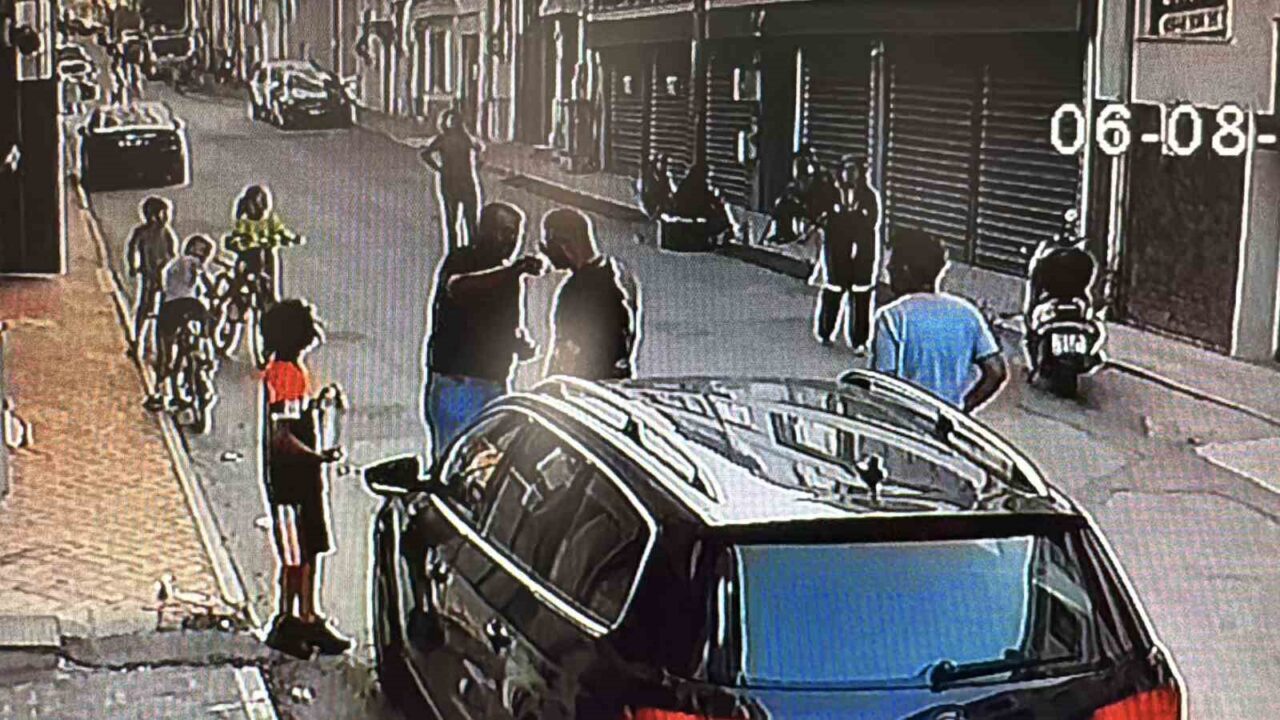 Eskişehir’de 3 katlı bir binada asansörün bakımını yapan 2 işçi,