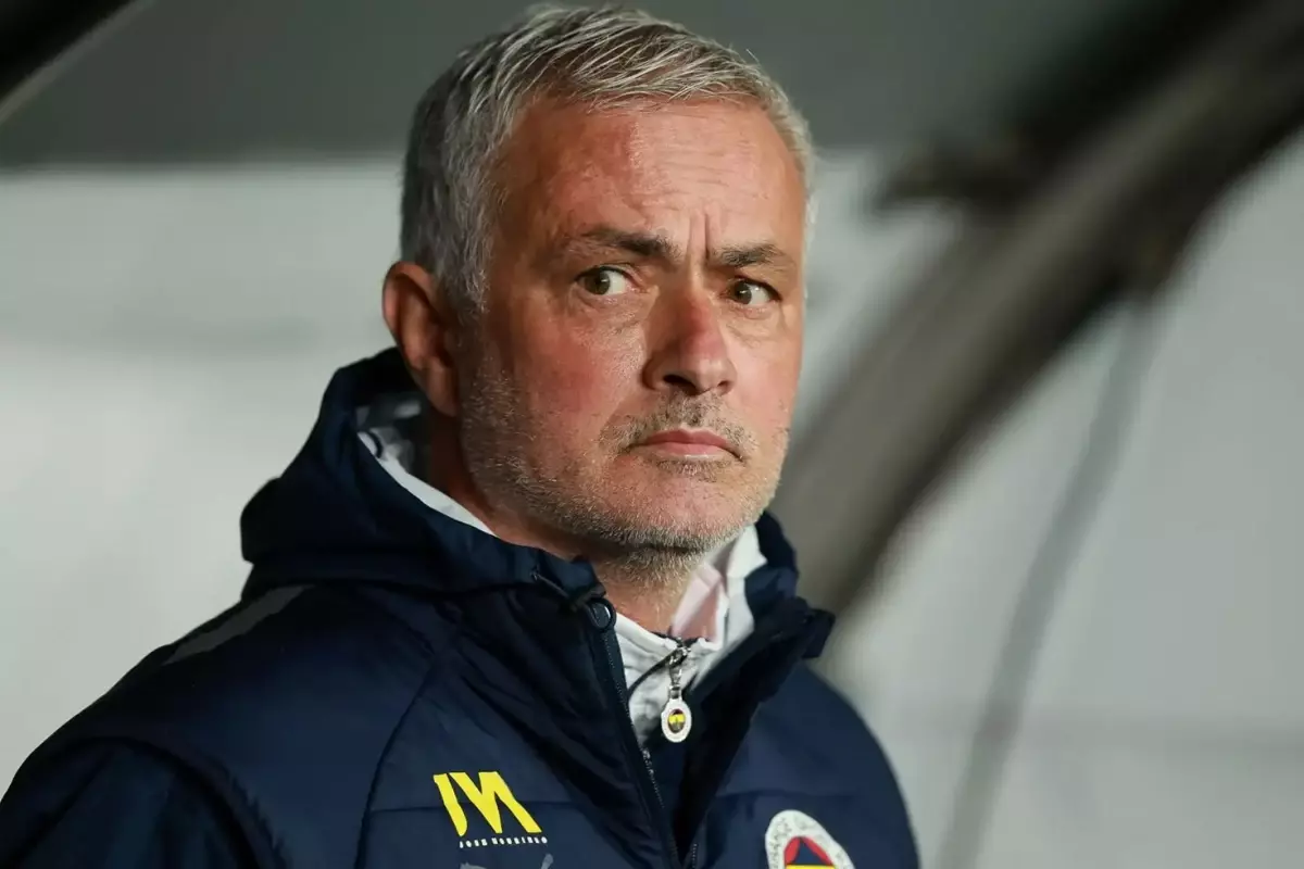 Süper Lig devi Fenerbahçe, teknik direktör Jose Mourinho ile yollarını