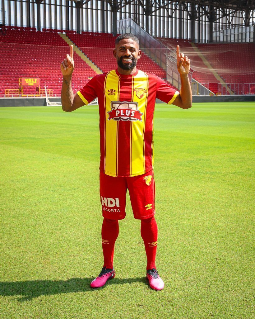 Trendyol Süper Lig ekiplerinden Göztepe, 30 yaşındaki Brezilyalı savunma oyuncusu