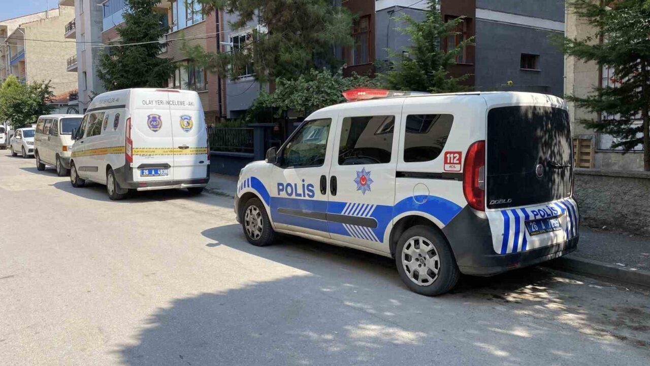 Eskişehir’de evinde cansız bedenine ulaşılan yaşlı adamın ölümü şüpheli olarak