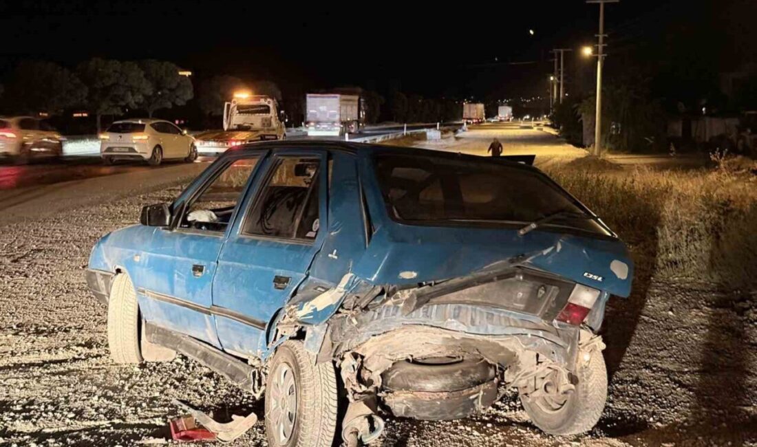 Afyonkarahisar’ın Bolvadin ilçesinde iki otomobilin çarpıştığı kazada 2 kişi yaralandı.