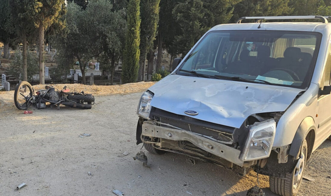 İzmir'in Ödemiş ilçesinde hafif ticari araçla çarpışan motosikletin sürücüsü hayatını