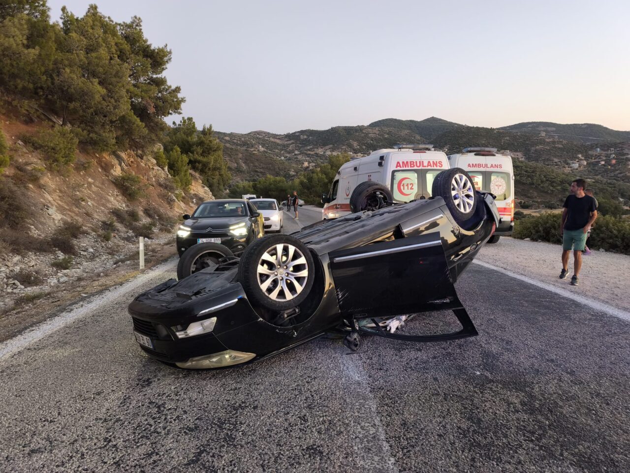 İzmir’in Foça ilçesi Fatih Mahallesi'nde meydana gelen trafik kazasında biri