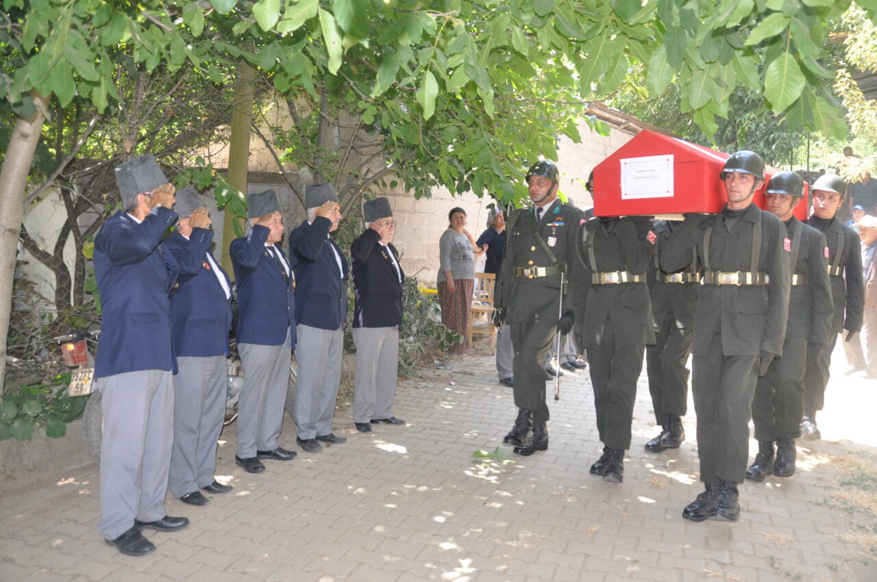 İzmir'in Ödemiş ilçesinde yaşayan ve kanser nedeniyle hayatını kaybeden Kıbrıs