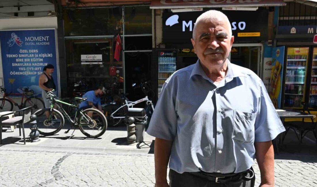 Eskişehir’de emekli matematik öğretmeni Osman Menekşe, kanser tedavisi gören bisiklet