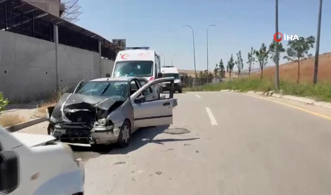 Ankara'nın Sincan ilçesinde yaşanan trafik kazasında, ters yöne giren bir
