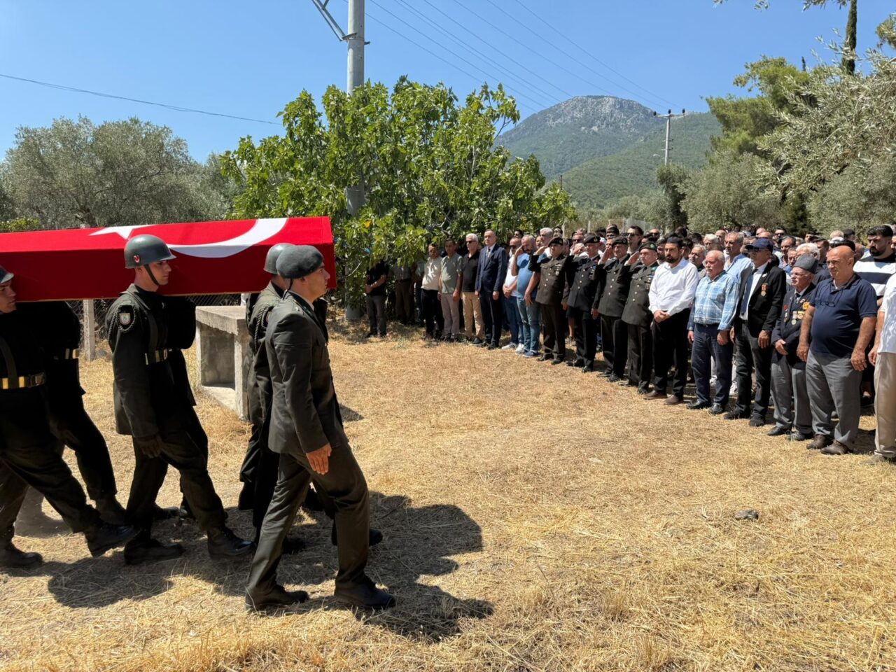 İzmir'in Kemalpaşa ilçesinde vefat eden Kıbrıs gazisi Mehmet Akif Aydemir,