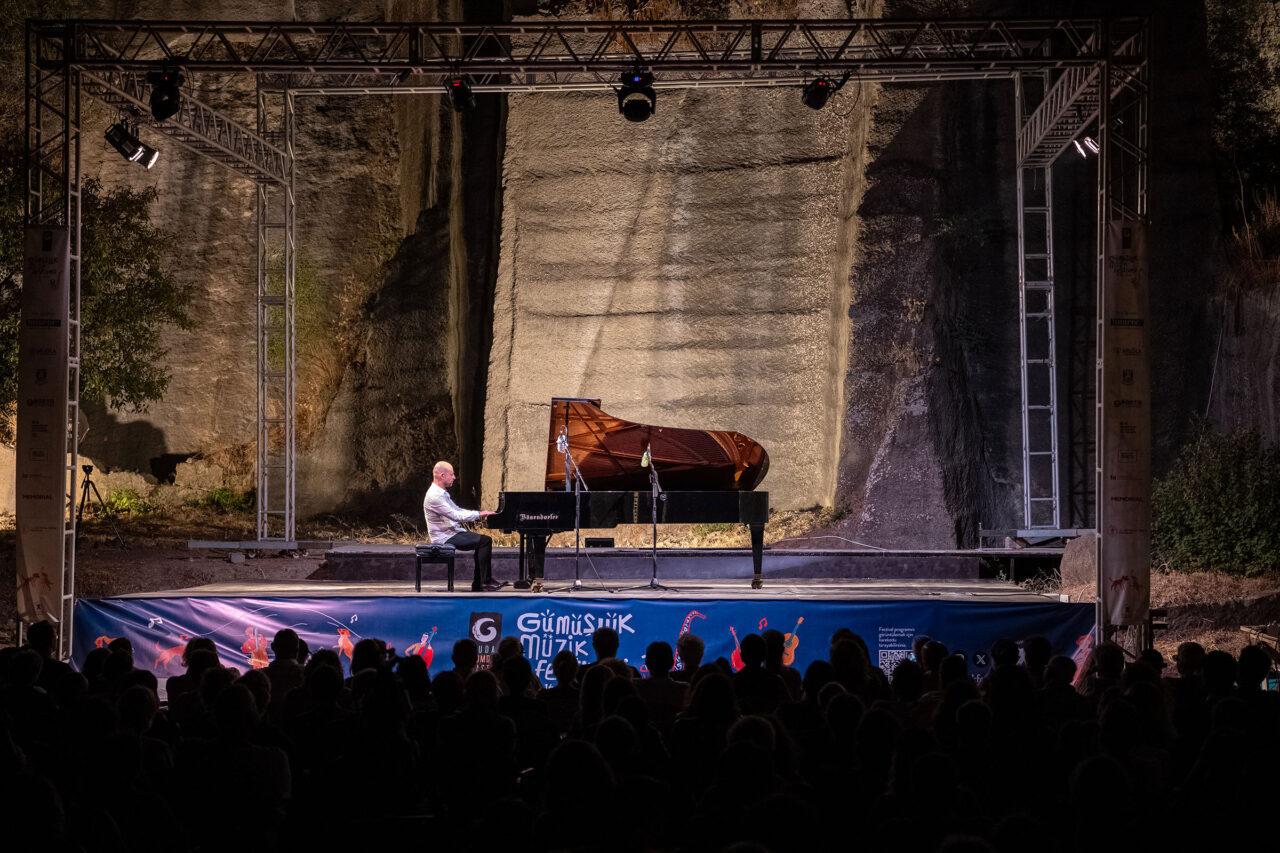 Macar piyanist Istvan Szekely, “22. Gümüşlük Müzik Festivali” kapsamında Bodrum’da