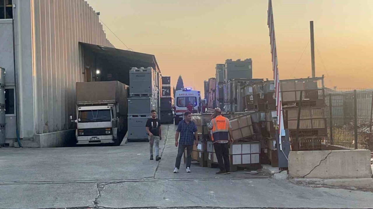 Eskişehir’de çalıştığı fabrikada makinaya sıkışan işçi ağır yaralandı.