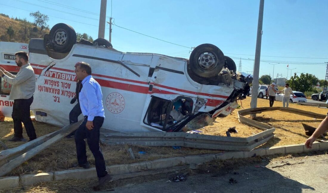 Manisa'nın Alaşehir ilçesinde ambulansla otomobilin çarpışması sonucu 1 kişi öldü,