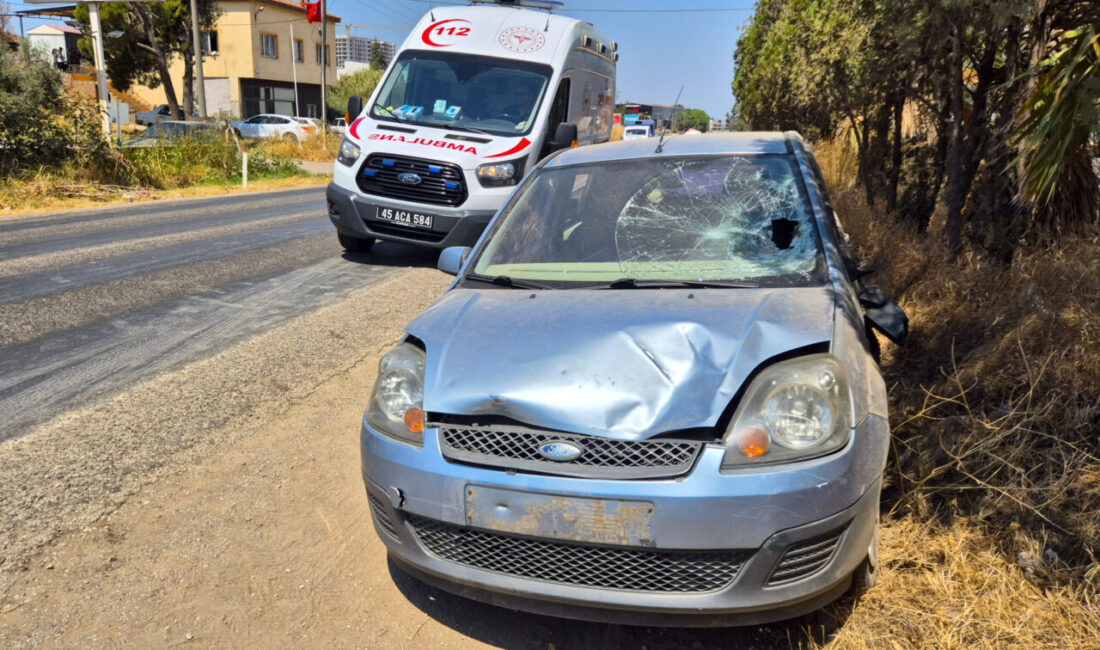 Manisa'nın Turgutlu ilçesinde otomobilin çarptığı kişi hastanede tedavi altına alındı.