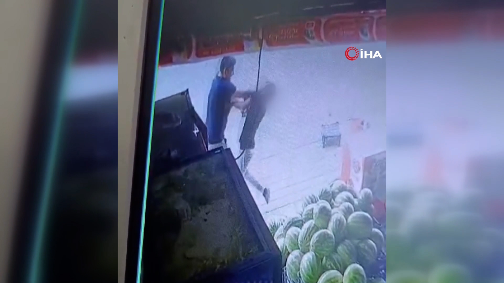 Adana'da bir markette meydana gelen olayda, siparişini beğenmeyen bir müşteri,