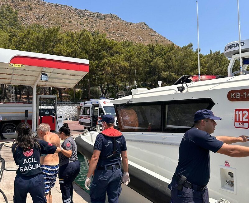 Muğla'nın Fethiye ve Marmaris ilçeleri açıklarında, gezi teknelerinde ani sağlık