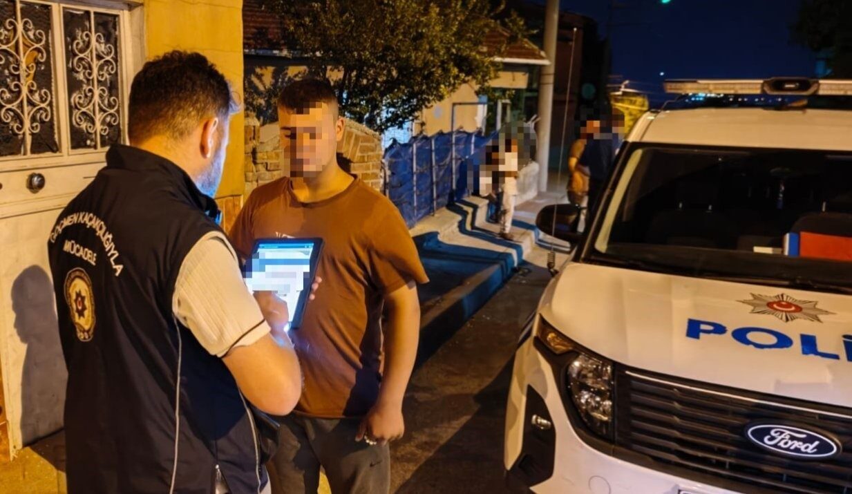 Eskişehir’de polis ekiplerince düzensiz göçle mücadele amacıyla denetim yapıldı.