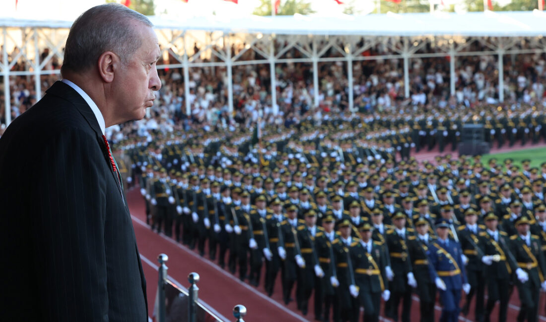 Ankara'da düzenlenen Milli Savunma Üniversitesi Harp Okulları Mezuniyet Töreni'ne katılan