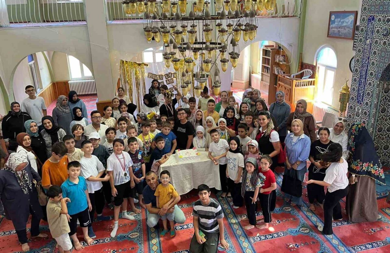Kütahya’nın Simav ilçesinde Diyanet Gençlik Merkezi Yaz Kur’an Kursu kapanış