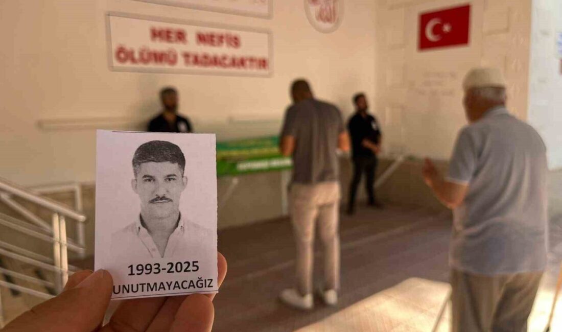Tüfekle vurulan 32 yaşındaki adam son yolculuğuna uğurlandı Eskişehir’de arkadaşı tarafından tüfekle vurulan Sercan Oktay, kılınan cenaze namazı