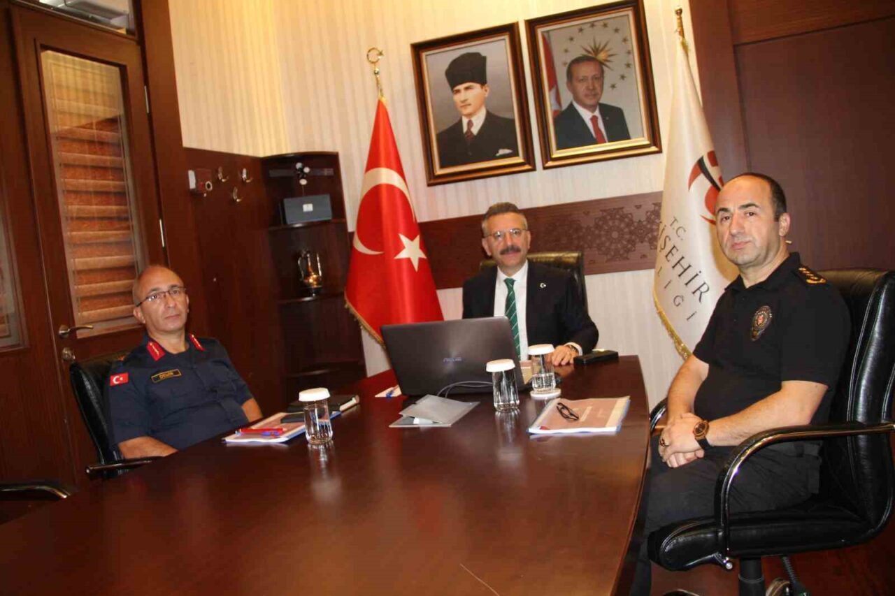 Vali Hüseyin Aksoy, Temmuz Ayı Güvenlik Bilgilendirme Toplantısı’nda, güvenlik alanında