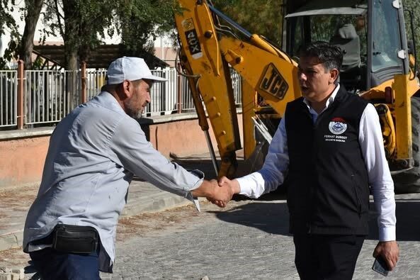   Söğüt Belediye ekipleri, cadde ve sokaklarda tespit edilen bozuk