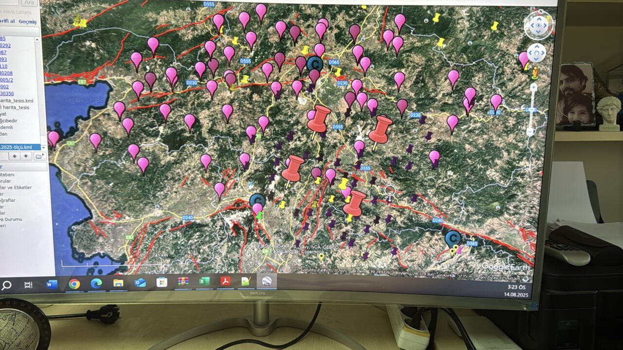 - Afyon Kocatepe Üniversitesi Deprem Uygulama ve Araştırma Merkezi Müdürü