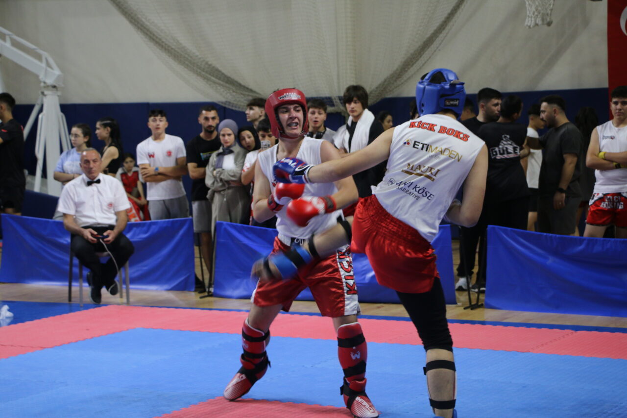 Kütahya'da, Zafer Kupası Kick Boks Turnuvası 20 ilden 800'e yakın