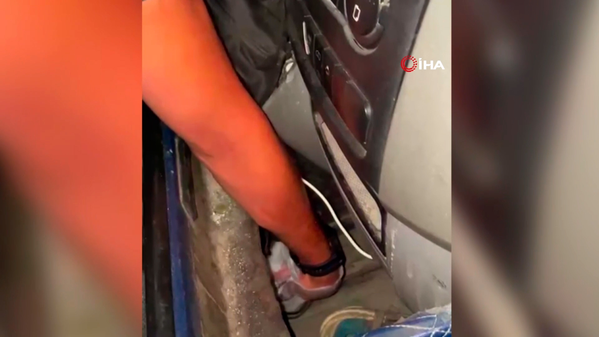 İstanbul'un Esenyurt ilçesinde, polis ekiplerinin şüphe üzerine durdurduğu bir yolcu