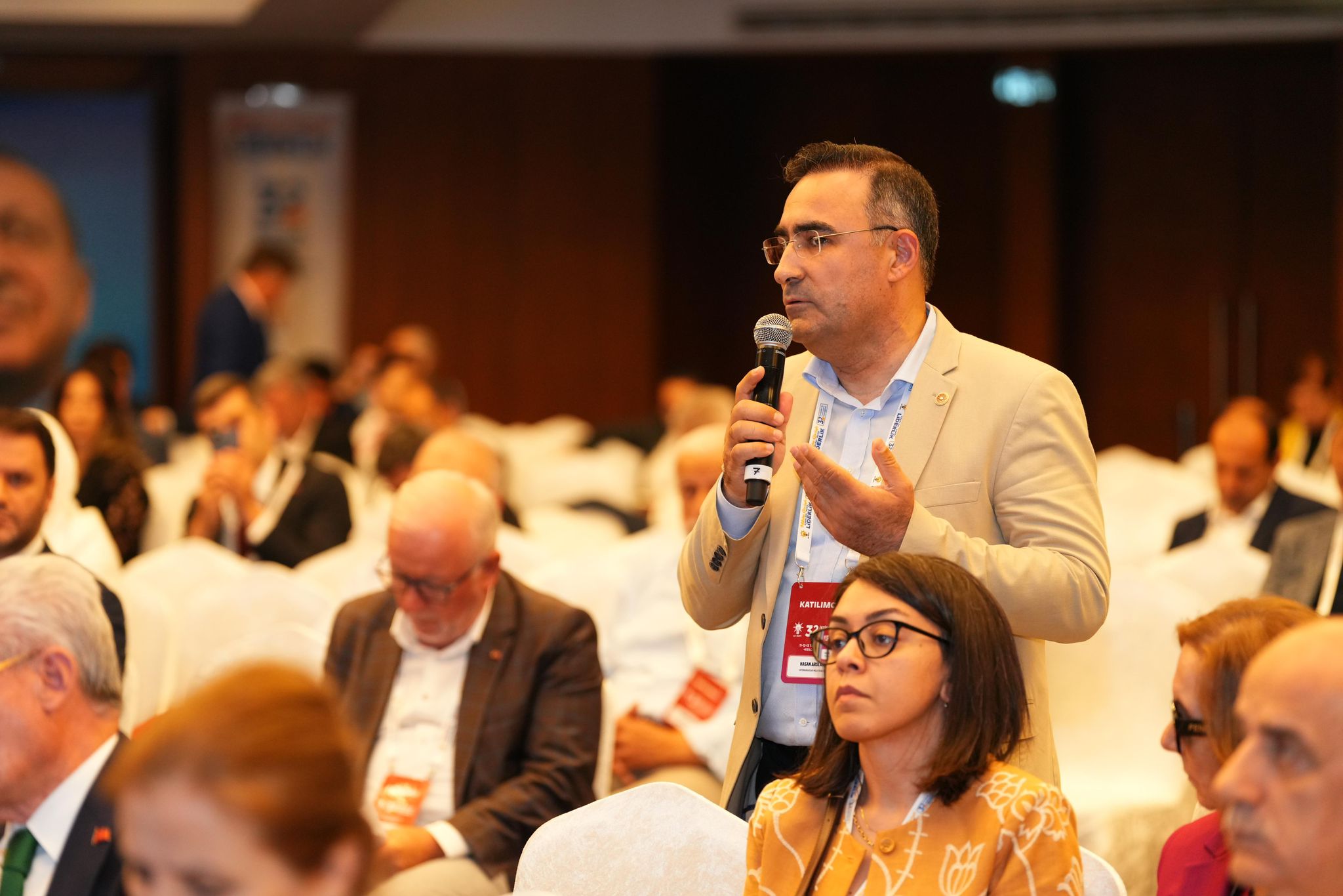 AK Parti Afyonkarahisar Milletvekili Dr. Hasan Arslan’ın girişimleriyle, esnafların uzun