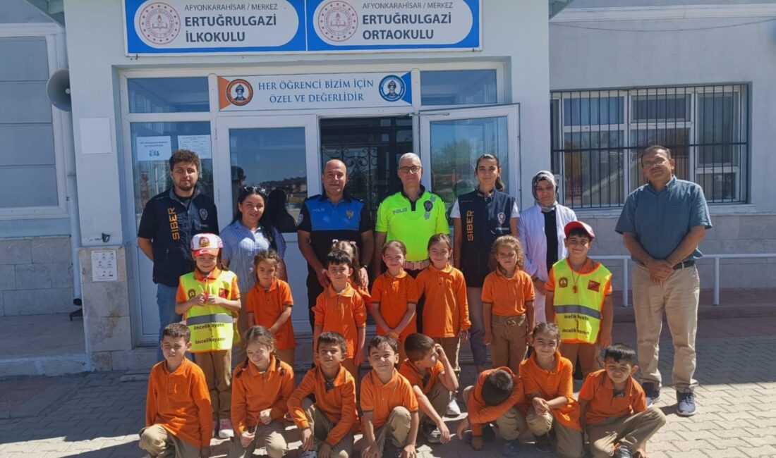 Afyonkarahisar İl Emniyet Müdürlüğü ekipleri, Ertuğrulgazi İlk ve Ortaokulu öğrencilerine