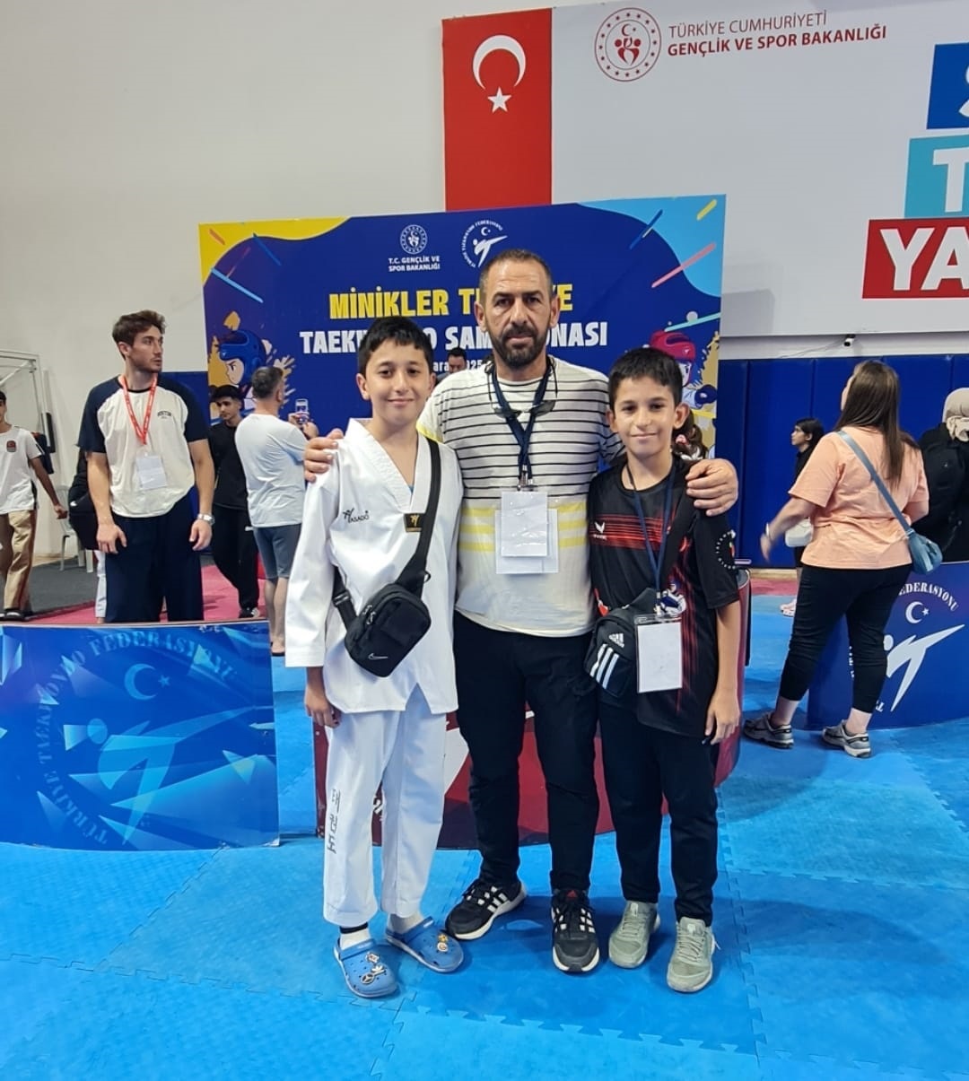 Ankara’da düzenlenen Minikler Türkiye Taekwondo Şampiyonası, Afyonkarahisar’dan katılan sporcuların elde
