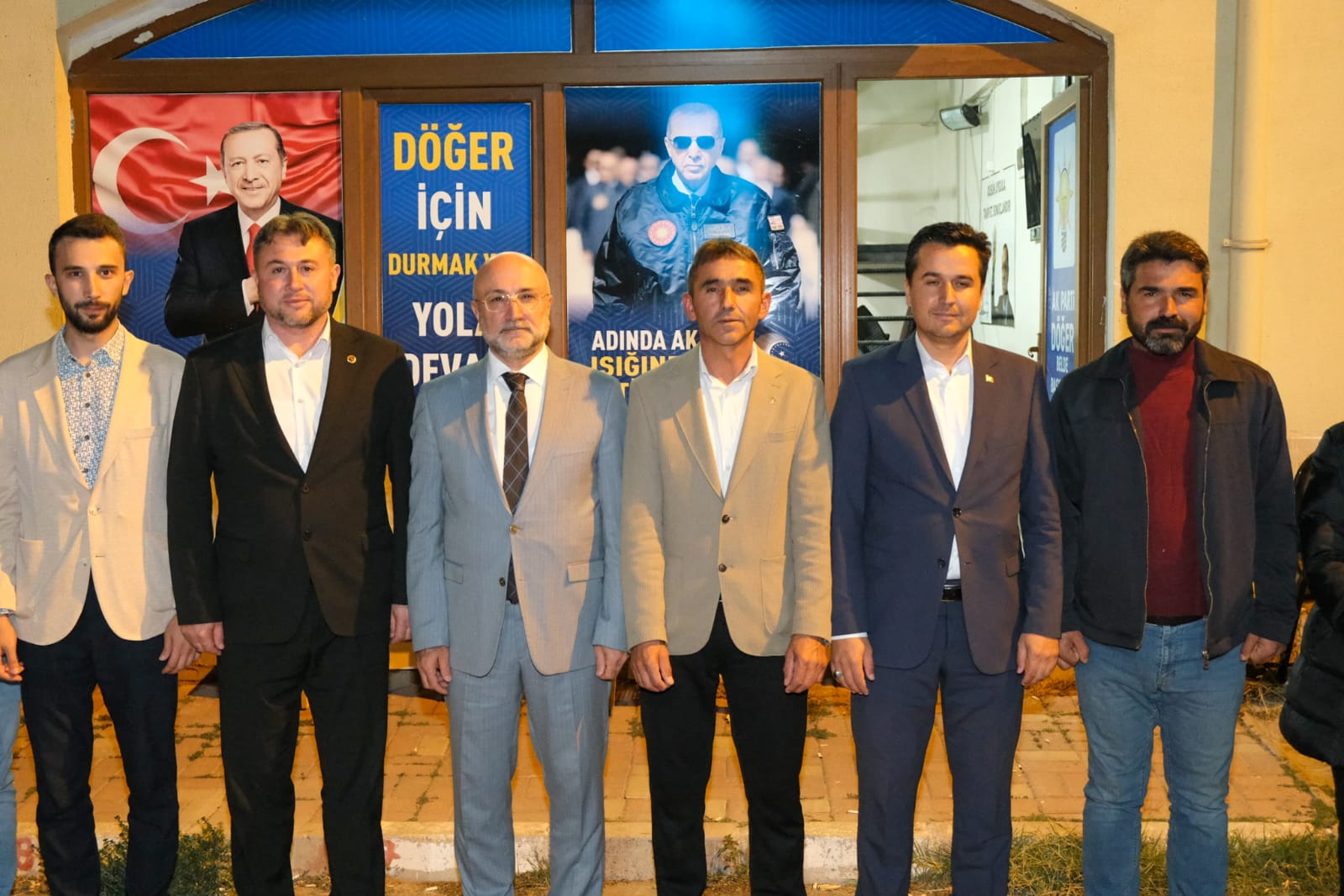 AK Parti Döğer Belde Başkanlığında düzenlenen törende partiye katılan 54