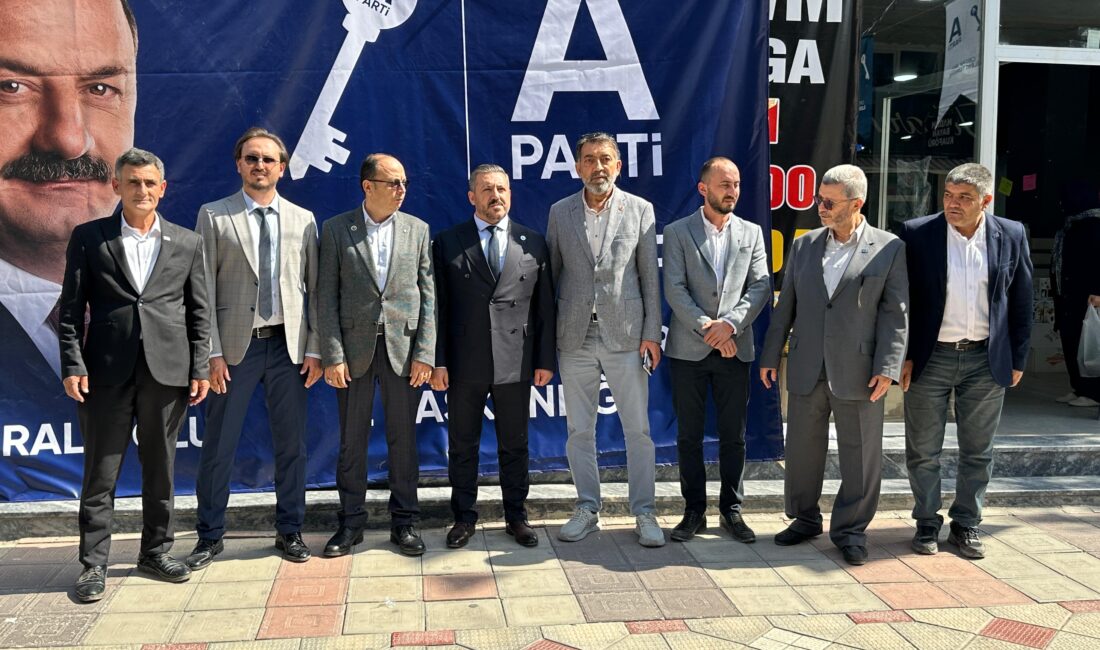 Anahtar Partisi Afyonkarahisar İl Başkanlığı’nda düzenlenen törenle partiye yeni katılan