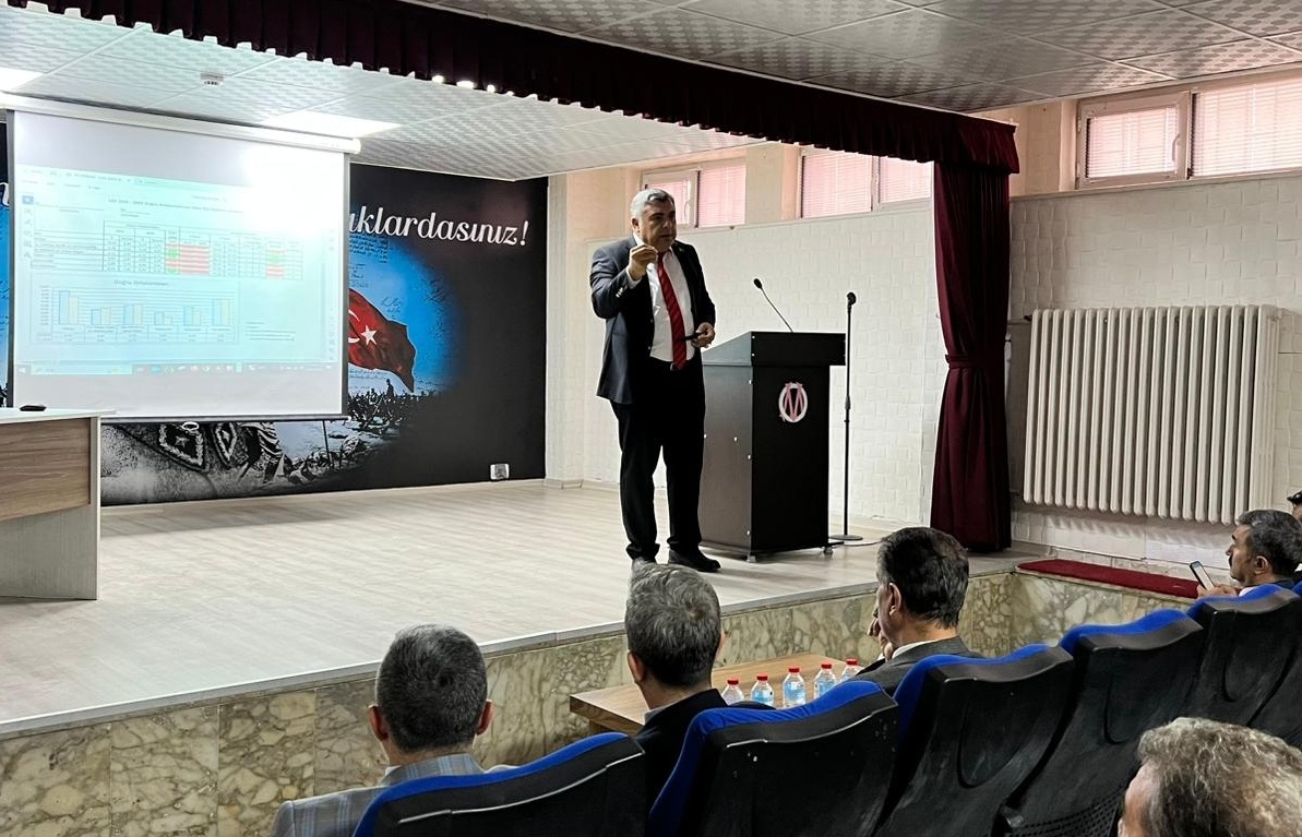 Afyonkarahisar İl Milli Eğitim Müdürü Miraç Sünnetci, İscehisar ilçesinde bir