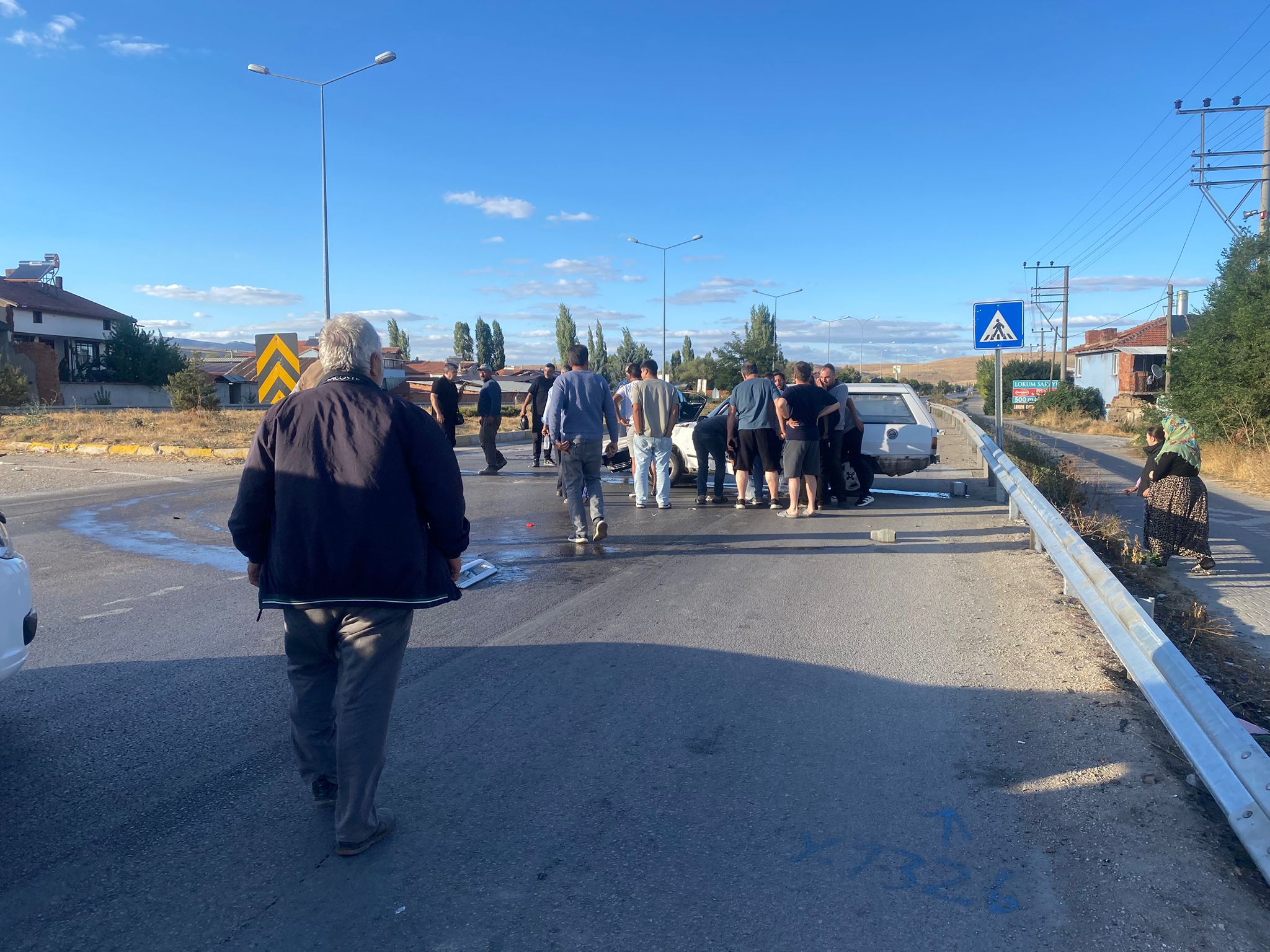 Afyonkarahisar-Antalya yolu üzerindeki Akören kasabasında büyük bir trafik kazası yaşandı.