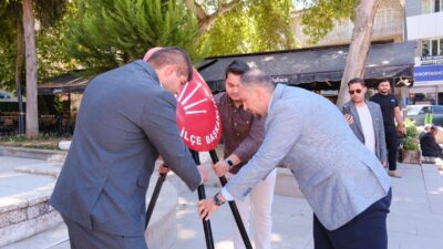 Cumhuriyet Halk Partisi’nin (CHP) kuruluşunun 102. yılı dolayısıyla Cumhuriyet Meydanı’nda