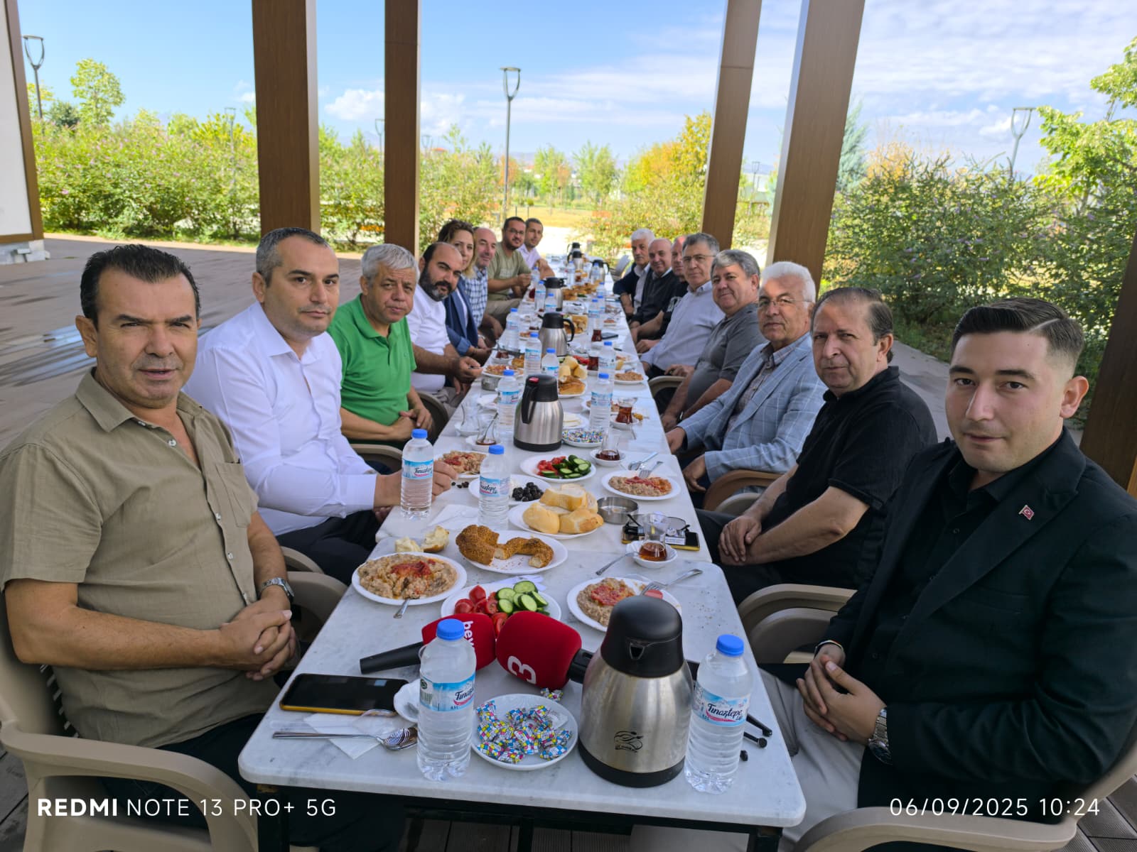 Afyonkarahisar’ın Şuhut ilçesinde, Şuhut Postası Gazetesi öncülüğünde düzenlenen kahvaltı programında
